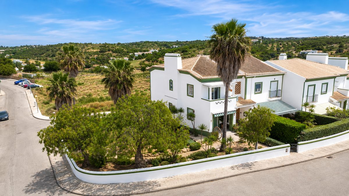 CASA DCR holiday apartment building in Ferragudo